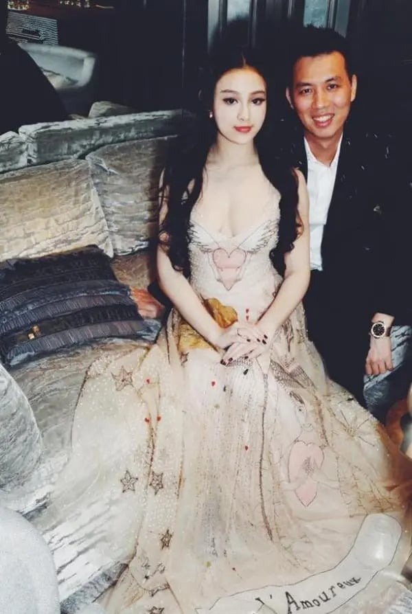 Hot girl Vbiz từ bỏ hào quang, lấy chồng đại gia, sống trong biệt thự trăm tỷ, U40 nhìn như chị gái của con trai- Ảnh 9. Hot girl Vbiz từ bỏ hào quang, lấy chồng đại gia, sống trong biệt thự trăm tỷ, U40 nhìn như chị gái của con trai- Ảnh 9.