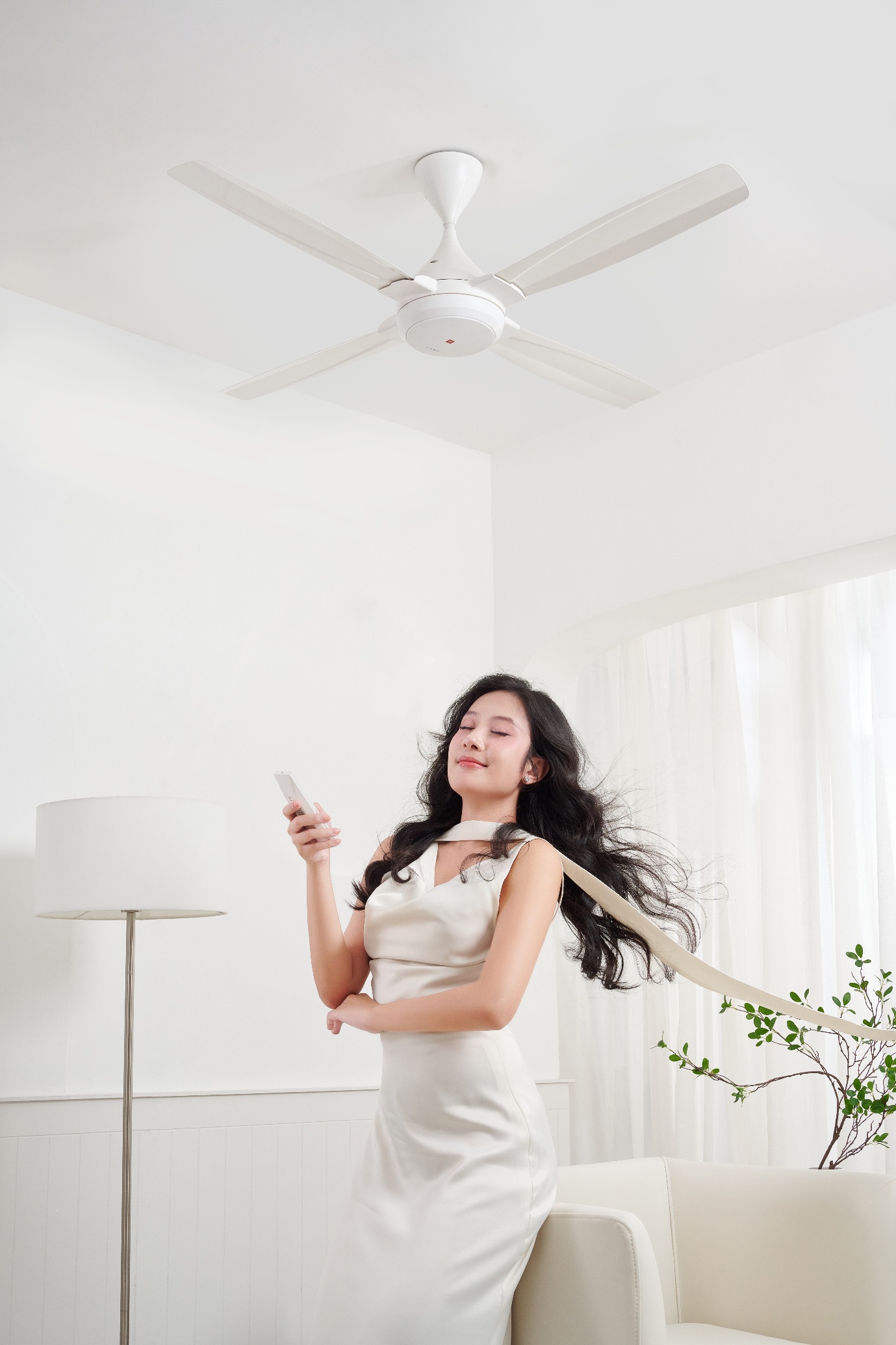 Mát hơn, êm hơn, đẳng cấp hơn với quạt trần G56DG từ KDK- Ảnh 1. Mát hơn, êm hơn, đẳng cấp hơn với quạt trần G56DG từ KDK- Ảnh 1.