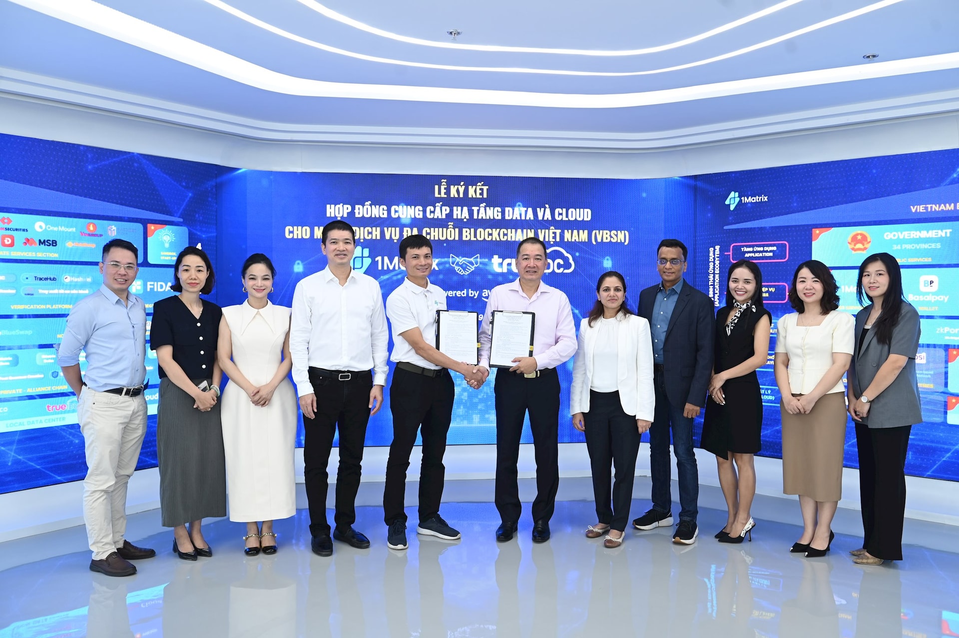 Hiện thực hoá mục tiêu đưa blockchain “Make in Vietnam” vươn tầm quốc tế, 1Matrix 'bắt tay' với loạt ông lớn về dữ liệu top đầu Đông Nam Á và thế giới- Ảnh 2. Hiện thực hoá mục tiêu đưa blockchain “Make in Vietnam” vươn tầm quốc tế, 1Matrix 'bắt tay' với loạt ông lớn về dữ liệu top đầu Đông Nam Á và thế giới- Ảnh 2.