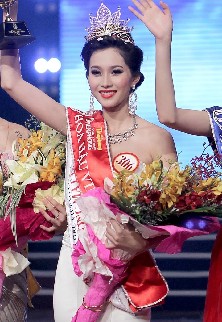 Hoa hậu Việt trước khi đăng quang: Người phục vụ nhà hàng, người làm osin- Ảnh 4. Hoa hậu Việt trước khi đăng quang: Người phục vụ nhà hàng, người làm osin- Ảnh 4.