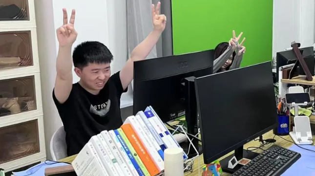 Chi 181 nghìn đồng/ngày để “giả vờ đi làm” sau khi bị sa thải- Ảnh 2. Chi 181 nghìn đồng/ngày để “giả vờ đi làm” sau khi bị sa thải- Ảnh 2.