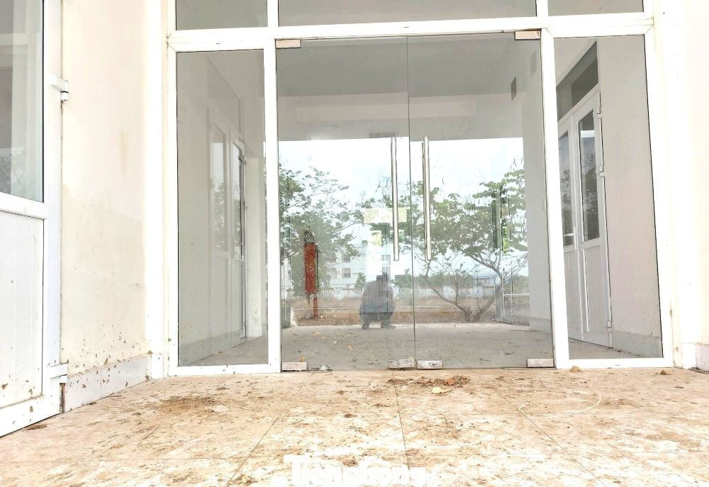 Cận cảnh bệnh viện 250 tỷ đồng tại TPHCM bị bỏ hoang nhiều năm- Ảnh 13.
