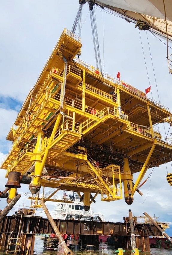Khối thép 800 tấn sừng sững giữa trùng khơi: Công trình khẳng định sức mạnh chinh phục biển sâu của VN- Ảnh 1.