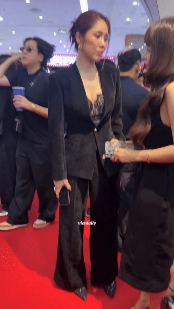 Không nhận ra nữ hoàng phim truyền hình miền Tây: Chục năm giản dị, giờ thành 