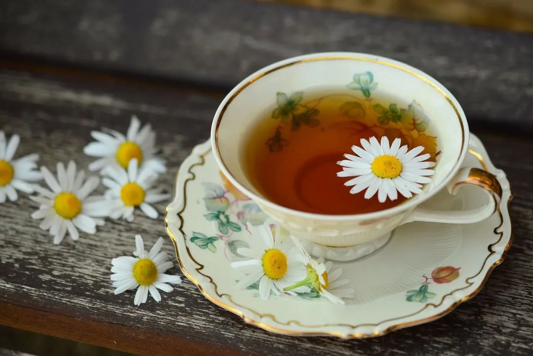 Bài phát biểu "chạm nỗi lòng tuổi trung niên", 700 người cười nghiêng ngả: Hãy yêu thương bản thân đi, vì "linh kiện" thay thế đắt cắt cổ, mà... hết hàng từ lâu rồi!- Ảnh 1.