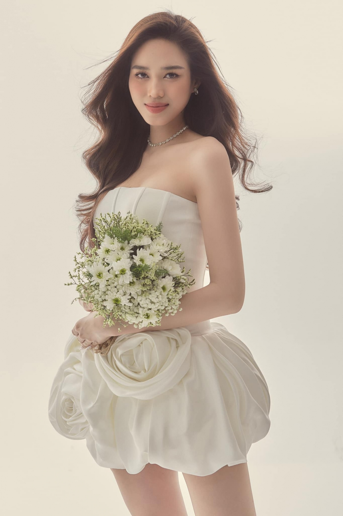 Nhìn 1 chi tiết trong bức ảnh bị chụp lén mới hiểu vì sao Đỗ Thị Hà được chọn làm dâu hào môn!- Ảnh 7.