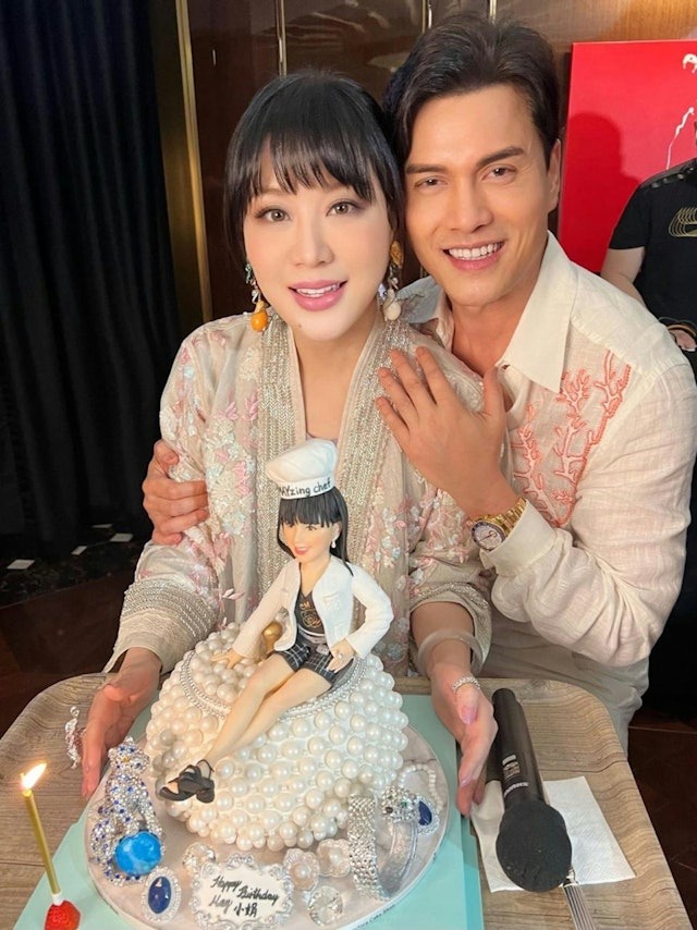 "Triển Chiêu" sinh ra ở Việt Nam: 3 đời vợ đều toàn mỹ nhân, giờ thành "tỷ phú không tuổi" khét tiếng Cbiz- Ảnh 11. "Triển Chiêu" sinh ra ở Việt Nam: 3 đời vợ đều toàn mỹ nhân, giờ thành "tỷ phú không tuổi" khét tiếng Cbiz- Ảnh 11.