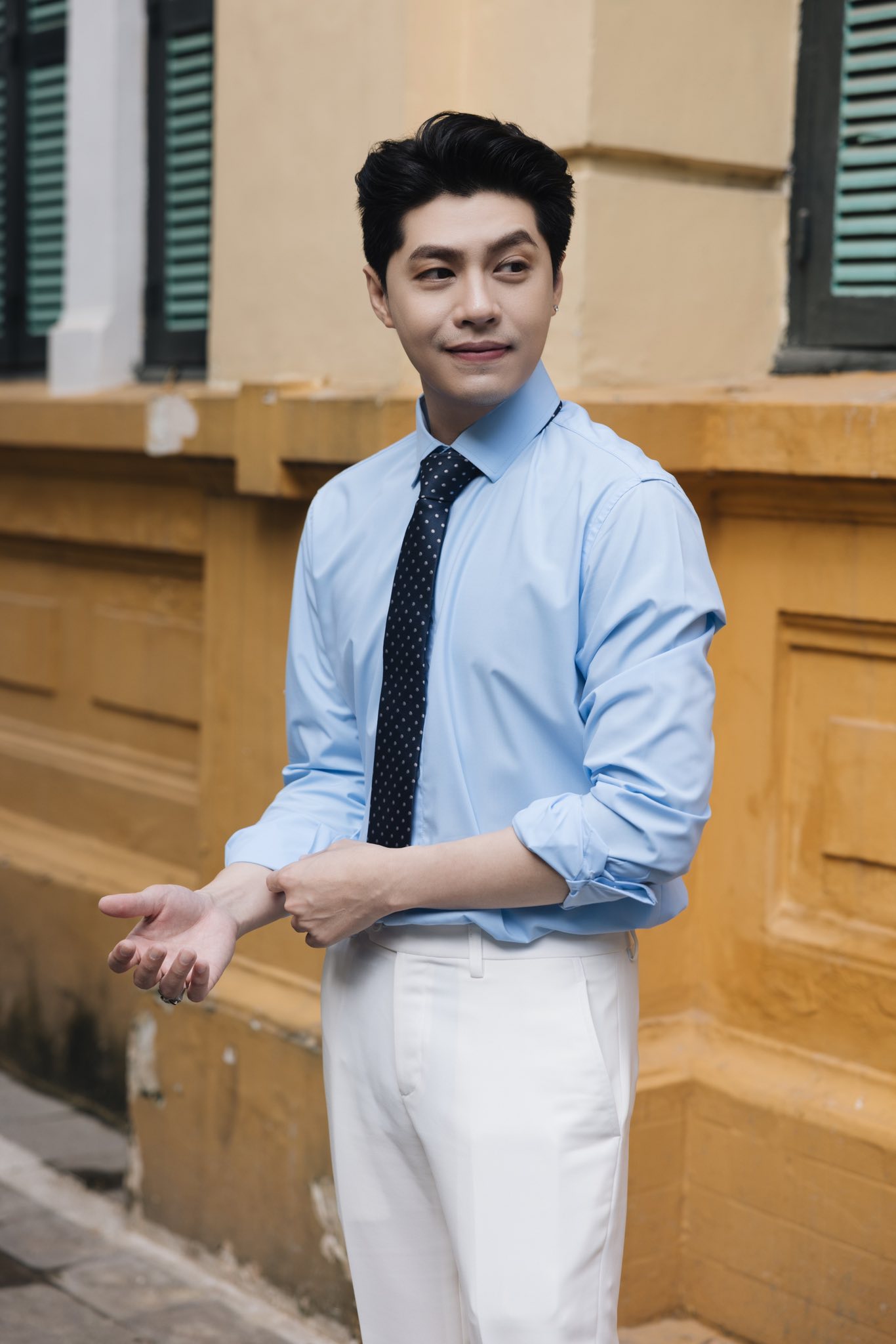Showbiz Việt có một nam ca sĩ được gọi là "Thái tử", visual và sự nghiệp gần 20 năm thế nào mà fan có thể "sĩ" cả đời?- Ảnh 3.