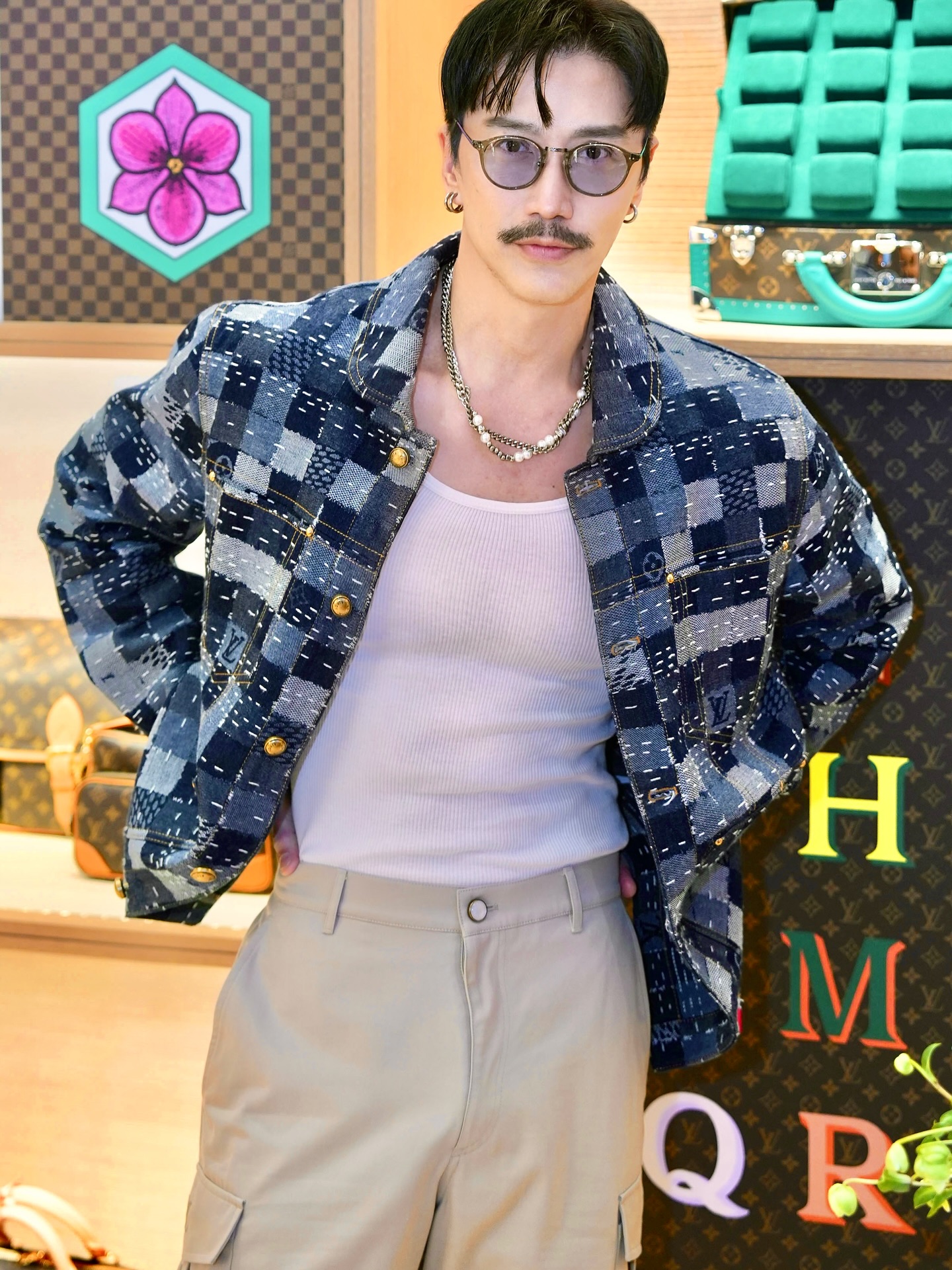 Ông chú U60 là Ông chú U60 là