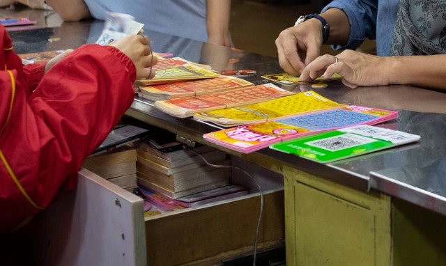 Trúng số 16 tỷ, mua 3 căn nhà tặng người thân: Cuối đời, người đàn ông phải đi ở thuê, chống chọi bệnh tật trong nghèo khó- Ảnh 2.