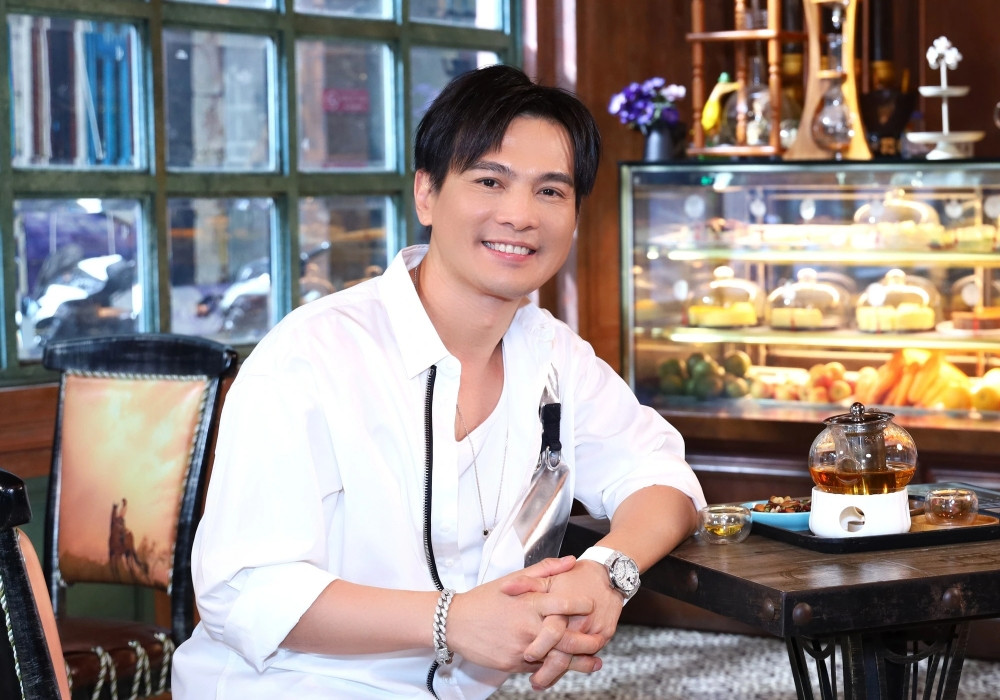 Ca sĩ đắt show hàng đầu miền Tây: Có biệt phủ 4.000m2 to nhất nhì An Giang, đổi xe xoành xoạch hơn 20 lần- Ảnh 1.