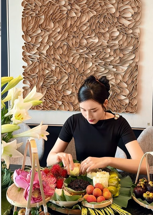 Nhìn 1 chi tiết trong bức ảnh bị chụp lén mới hiểu vì sao Đỗ Thị Hà được chọn làm dâu hào môn!- Ảnh 5.