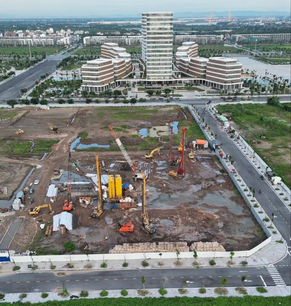 Đại dự án 9 tòa tháp bên bờ sông Cấm của Kinh Bắc dồn dập thi công, Hải Phòng sắp đón thêm siêu tháp cao bậc nhất thành phố- Ảnh 1.