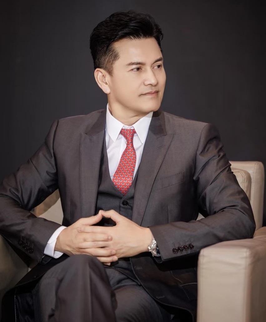 "Triển Chiêu" sinh ra ở Việt Nam: 3 đời vợ đều toàn mỹ nhân, giờ thành "tỷ phú không tuổi" khét tiếng Cbiz- Ảnh 12. "Triển Chiêu" sinh ra ở Việt Nam: 3 đời vợ đều toàn mỹ nhân, giờ thành "tỷ phú không tuổi" khét tiếng Cbiz- Ảnh 12.