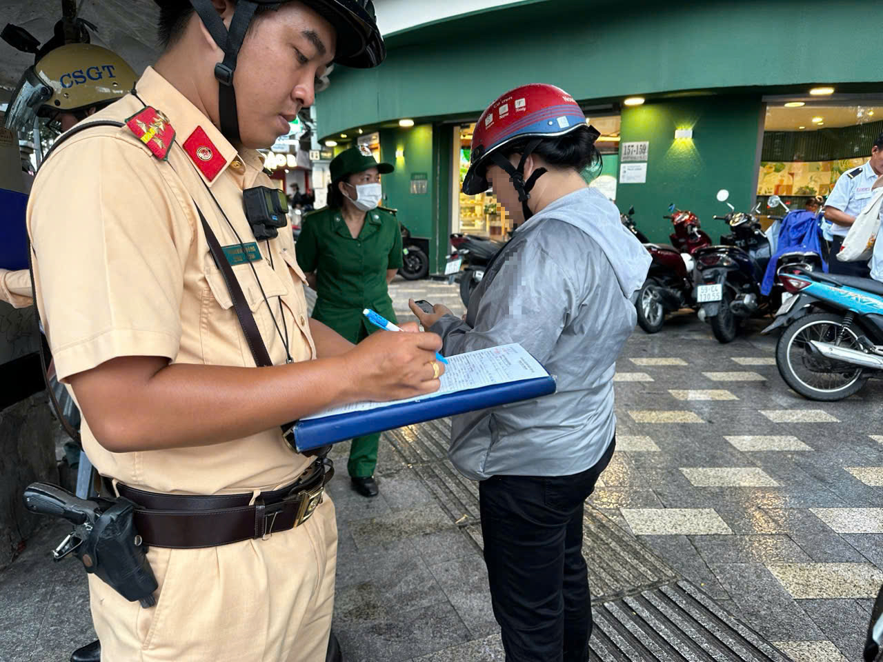 CSGT TP HCM sẽ tăng cường xử phạt một lỗi mà người đi xe máy vi phạm nhiều- Ảnh 1.