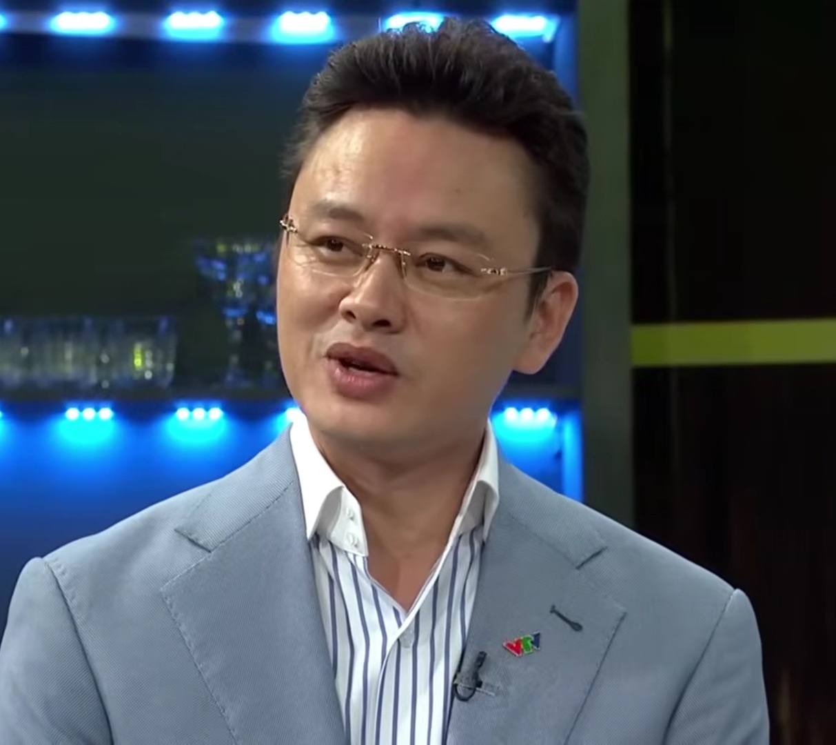 BTV điển trai VTV nói một điều quan trọng khi dẫn Thời sự- Ảnh 1. BTV điển trai VTV nói một điều quan trọng khi dẫn Thời sự- Ảnh 1.