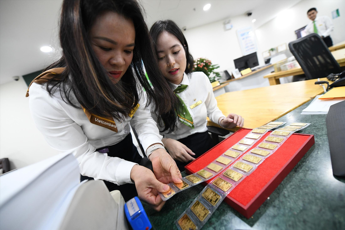 Áp thuế thu nhập cá nhân giao dịch vàng: Có ngăn đầu cơ, thu hẹp chênh lệch giá?- Ảnh 1.