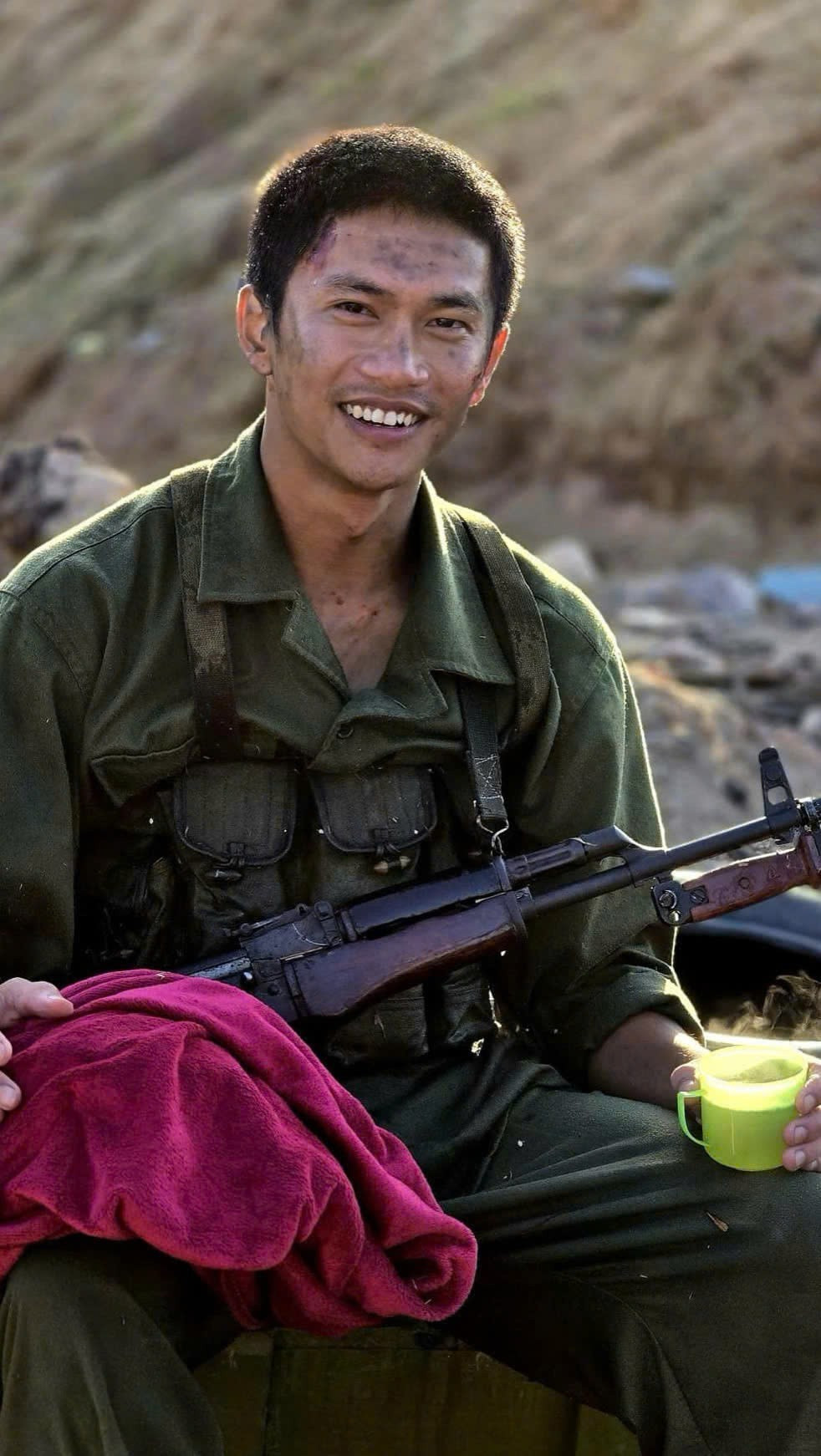 Nam diễn viên từ chối đóng Mưa Đỏ vì không có tiền mua vé máy bay, giờ thành ngôi sao triệu view làm gì cũng hot- Ảnh 3. Nam diễn viên từ chối đóng Mưa Đỏ vì không có tiền mua vé máy bay, giờ thành ngôi sao triệu view làm gì cũng hot- Ảnh 3.