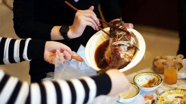 Cả nhà 3 người cùng mắc ung thư vì thói quen nhiều gia đình vẫn đang làm- Ảnh 1. Cả nhà 3 người cùng mắc ung thư vì thói quen nhiều gia đình vẫn đang làm- Ảnh 1.
