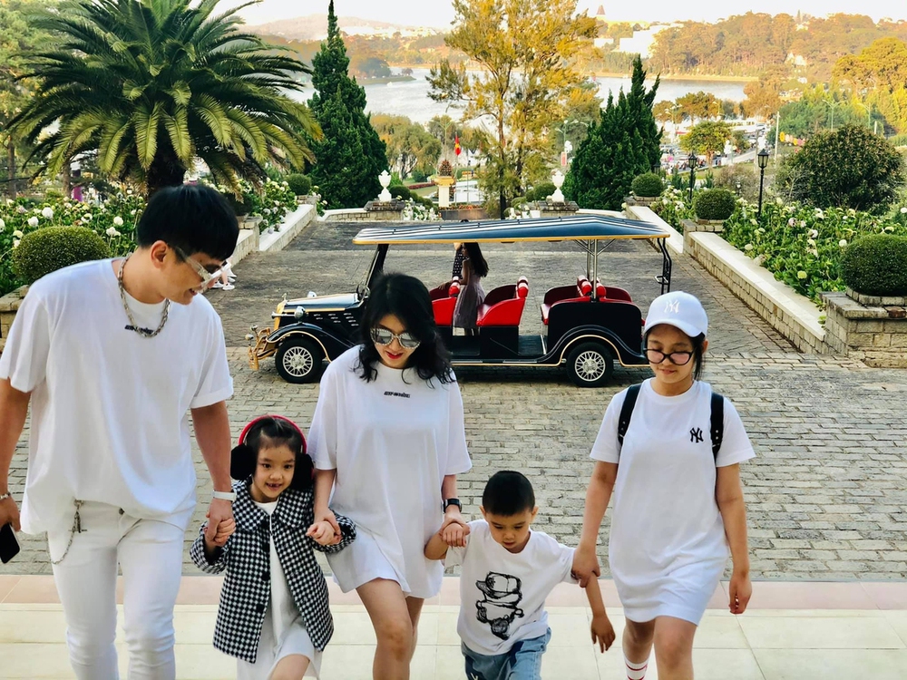 Ca sĩ đắt show hàng đầu miền Tây: Có biệt phủ 4.000m2 to nhất nhì An Giang, đổi xe xoành xoạch hơn 20 lần- Ảnh 7.