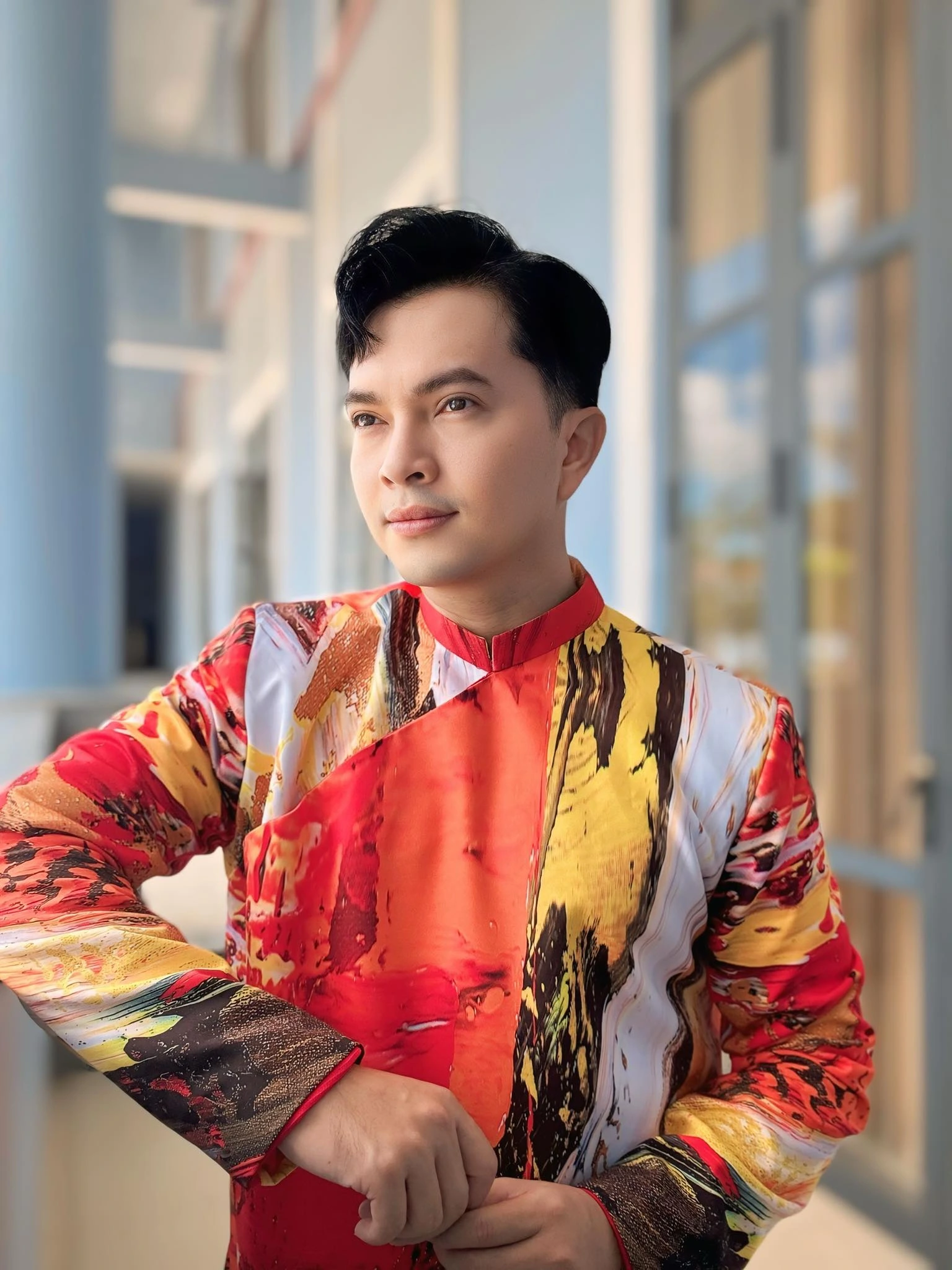 Nam ca sĩ sở hữu 3 bằng đại học và hôn nhân viên mãn với vợ là hot girl ngân hàng, con nhà giàu- Ảnh 1.