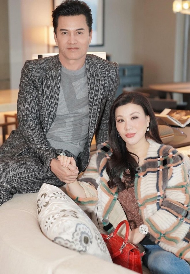 "Triển Chiêu" sinh ra ở Việt Nam: 3 đời vợ đều toàn mỹ nhân, giờ thành "tỷ phú không tuổi" khét tiếng Cbiz- Ảnh 8. "Triển Chiêu" sinh ra ở Việt Nam: 3 đời vợ đều toàn mỹ nhân, giờ thành "tỷ phú không tuổi" khét tiếng Cbiz- Ảnh 8.