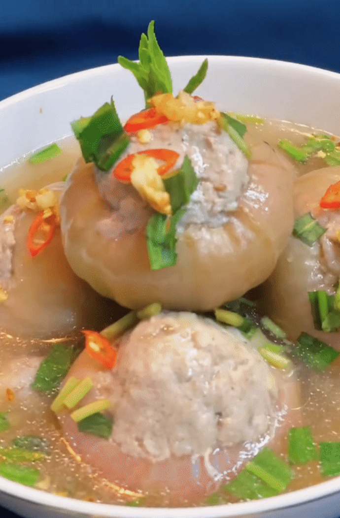 Món canh chua "có 1-0-2" ở miền Tây: Dùng quả mận xanh nhồi thịt, dân bản địa 30 năm mới lần đầu thấy- Ảnh 2.