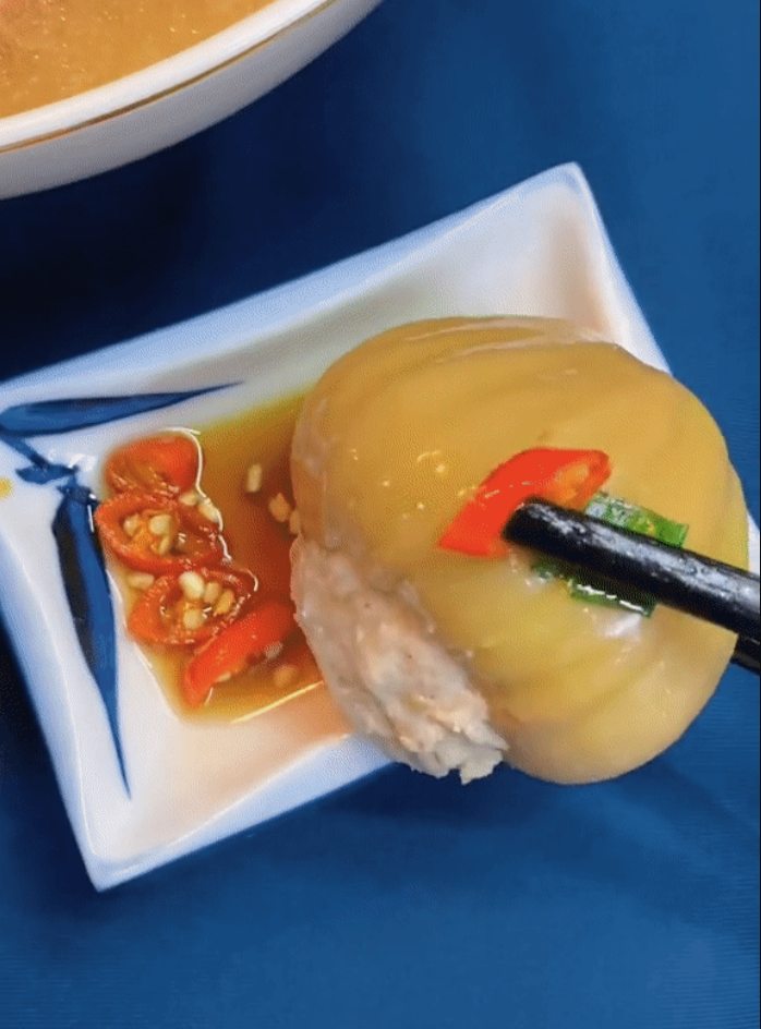 Món canh chua "có 1-0-2" ở miền Tây: Dùng quả mận xanh nhồi thịt, dân bản địa 30 năm mới lần đầu thấy- Ảnh 3.