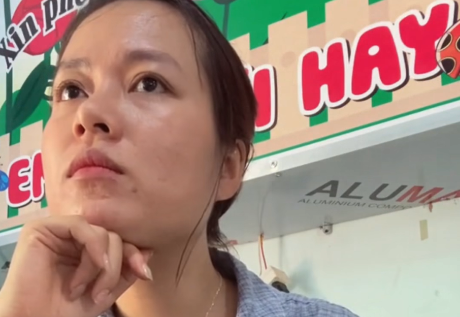 Khoảnh khắc trong lớp học khiến triệu người rơi nước mắt: "Mình có mẹ là đã quá may mắn rồi'- Ảnh 1.