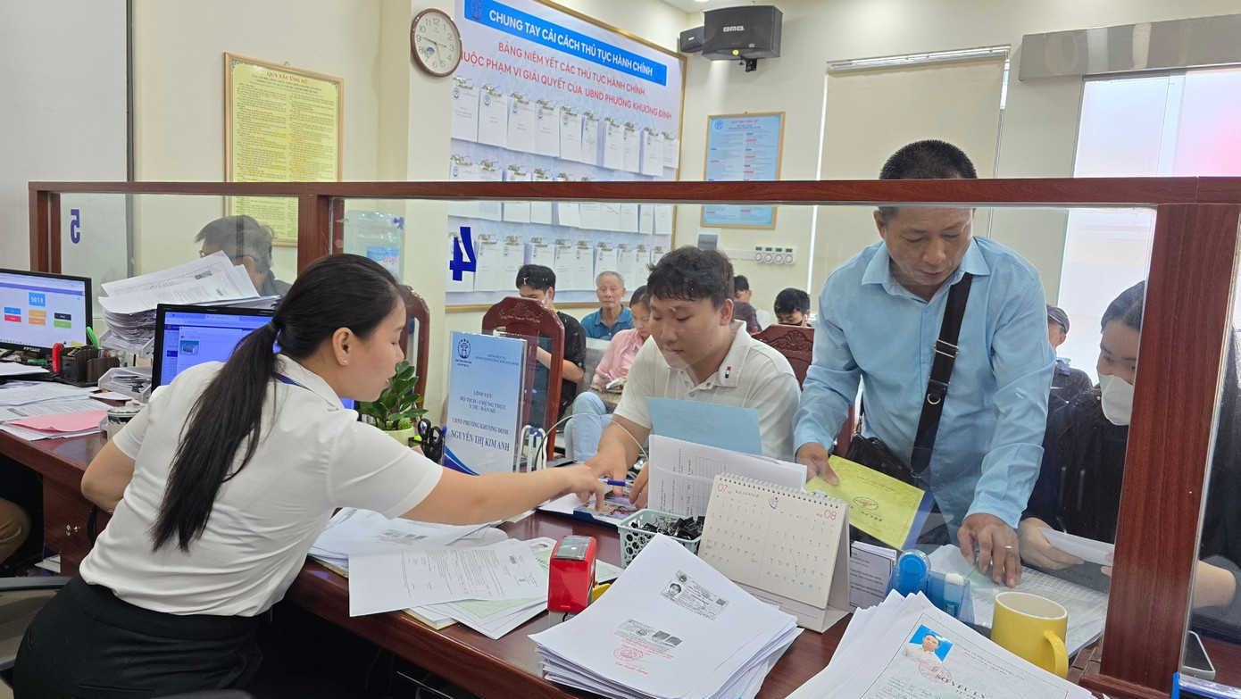 Hà Nội đề xuất tăng thêm thu nhập cho cán bộ, công chức từ năm 2026- Ảnh 1.