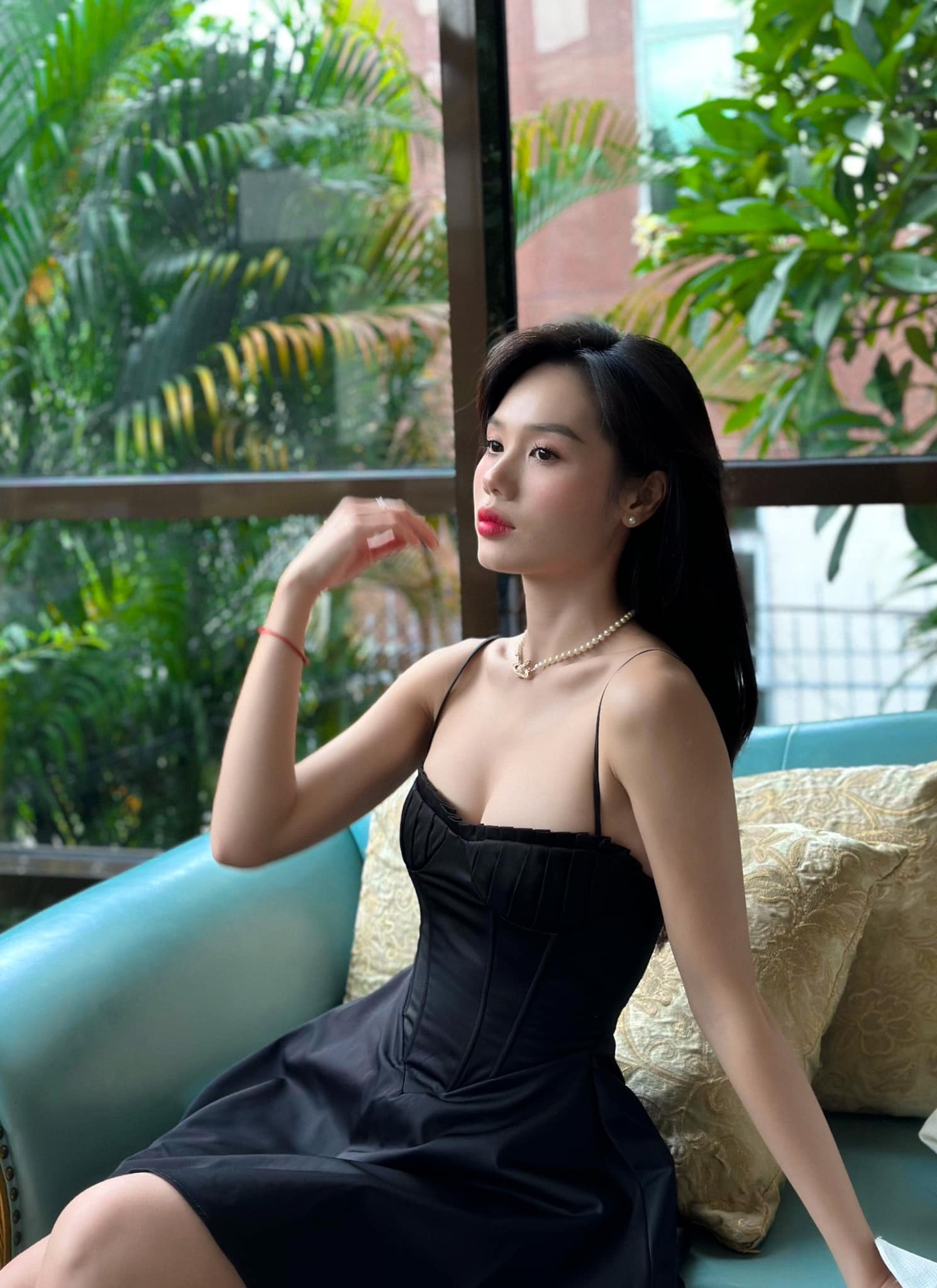 Cô tiếp viên hàng không trên 
