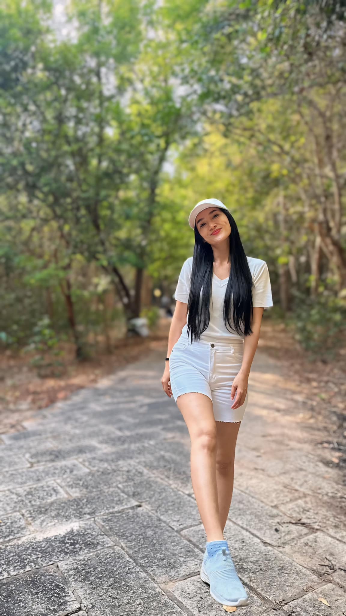 Nhan sắc tuổi 41 trẻ đẹp như đôi mươi của "nữ hoàng phim xưa Việt" yêu bạn trai kém 10 tuổi- Ảnh 3. Nhan sắc tuổi 41 trẻ đẹp như đôi mươi của "nữ hoàng phim xưa Việt" yêu bạn trai kém 10 tuổi- Ảnh 3.