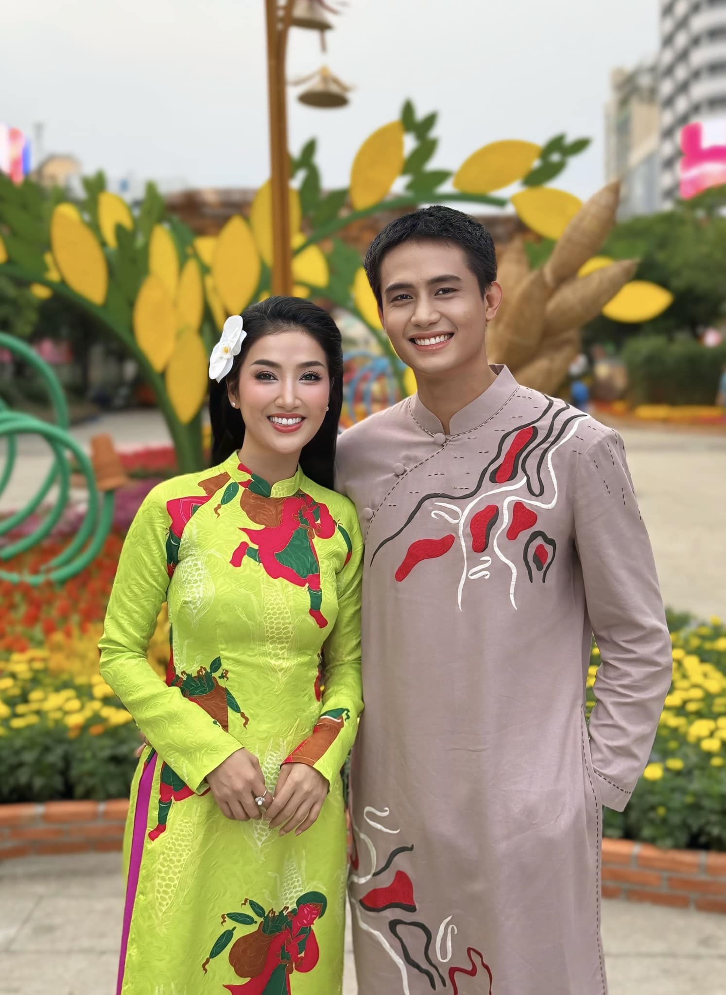 Nhan sắc tuổi 41 trẻ đẹp như đôi mươi của "nữ hoàng phim xưa Việt" yêu bạn trai kém 10 tuổi- Ảnh 7. Nhan sắc tuổi 41 trẻ đẹp như đôi mươi của "nữ hoàng phim xưa Việt" yêu bạn trai kém 10 tuổi- Ảnh 7.