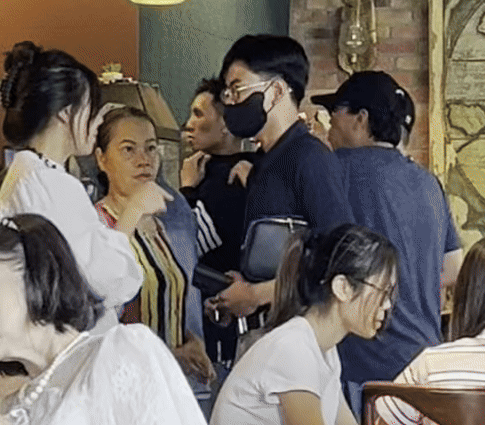 Chân dung người mẹ mời “tổng tài” ra khỏi quán cà phê: Khí chất này mới thật sự là tổng tài- Ảnh 3.