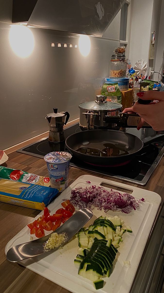 Nuôi con học cấp 3 với 15 triệu/tháng: Bảng chi tiêu chi tiết của một bà mẹ Hà Nội khiến nhiều người bất ngờ- Ảnh 1. Nuôi con học cấp 3 với 15 triệu/tháng: Bảng chi tiêu chi tiết của một bà mẹ Hà Nội khiến nhiều người bất ngờ- Ảnh 1.