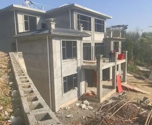 Chi 2,2 tỷ đồng xây cơ ngơi 3 tầng dưỡng già, nhiều người chê dại dột, người đàn ông khẳng định: “Nhà ở thành phố là khoản nợ, còn nhà ở quê mới là chỗ dựa"- Ảnh 1.