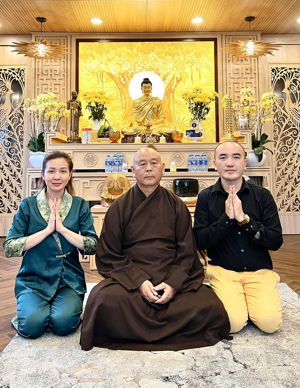 Nam ca sĩ có con riêng với fan, vợ bắt lên chùa thề độc: U50 ở nhà phố 25 tỷ, 6 tầng, ăn chay trường- Ảnh 2. Nam ca sĩ có con riêng với fan, vợ bắt lên chùa thề độc: U50 ở nhà phố 25 tỷ, 6 tầng, ăn chay trường- Ảnh 2.