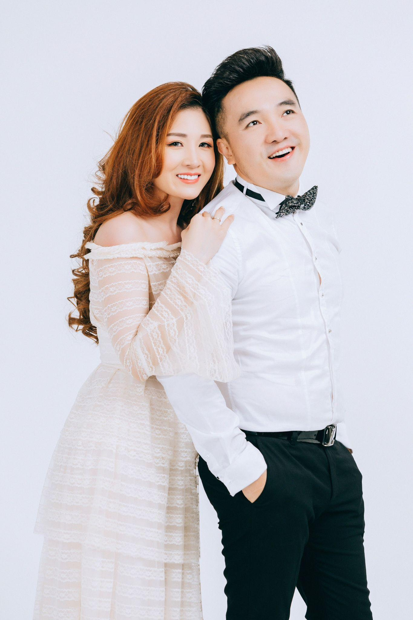 Nam ca sĩ có con riêng với fan, vợ bắt lên chùa thề độc: U50 ở nhà phố 25 tỷ, 6 tầng, ăn chay trường- Ảnh 3. Nam ca sĩ có con riêng với fan, vợ bắt lên chùa thề độc: U50 ở nhà phố 25 tỷ, 6 tầng, ăn chay trường- Ảnh 3.