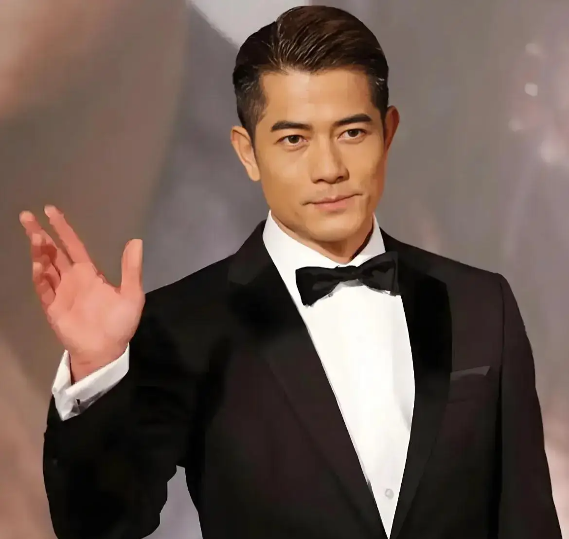 Buổi họp phụ huynh đầu năm náo loạn vì sự xuất hiện của 1 người: Đã đẹp trai, thân thế còn khủng thế này!- Ảnh 2. Buổi họp phụ huynh đầu năm náo loạn vì sự xuất hiện của 1 người: Đã đẹp trai, thân thế còn khủng thế này!- Ảnh 2.