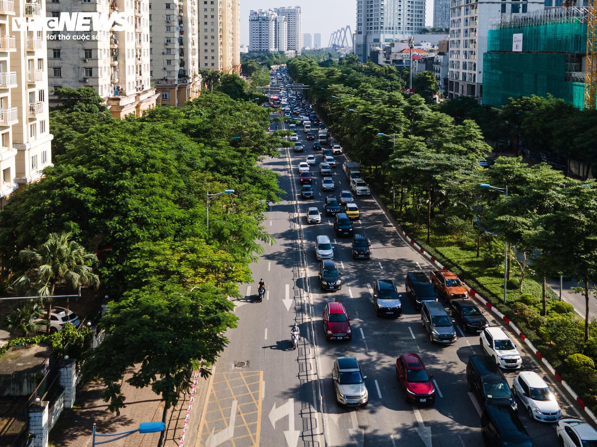 Cầu Nhật Tân thoát cảnh ùn tắc sau khi tách riêng làn ô tô và xe máy- Ảnh 9.