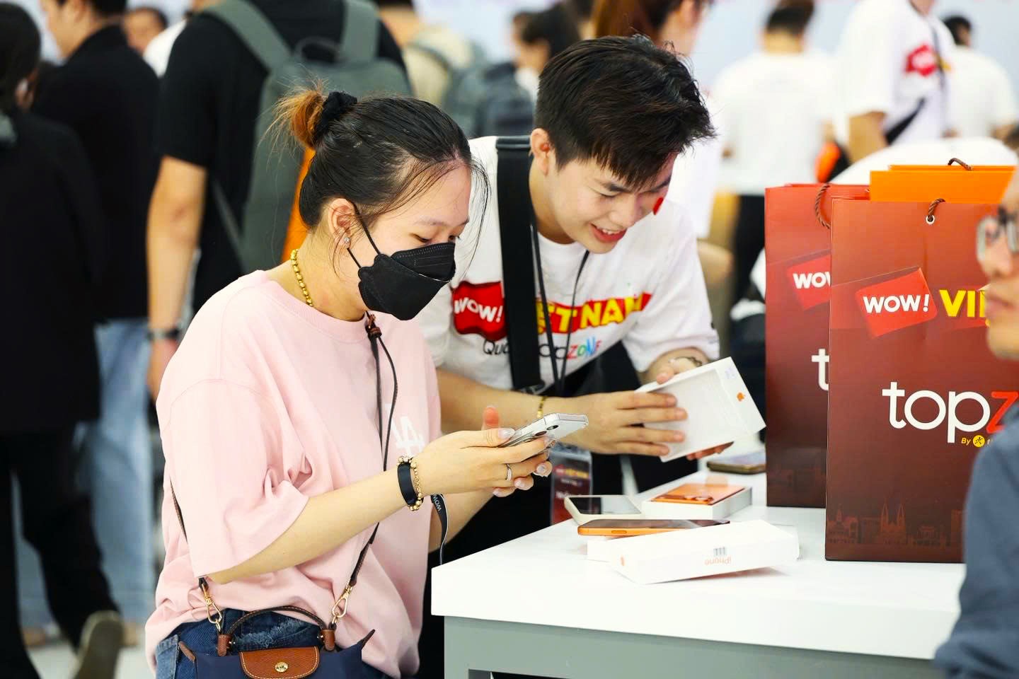 Một mùa iPhone thành công, TopZone xô đổ mọi kỷ lục của mình từ trước tới nay- Ảnh 2.
