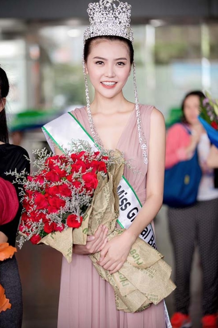 Sao Việt có bố mẹ bán vé số: Người thành hoa hậu, người là 'diễn viên nghìn tỷ'- Ảnh 3.