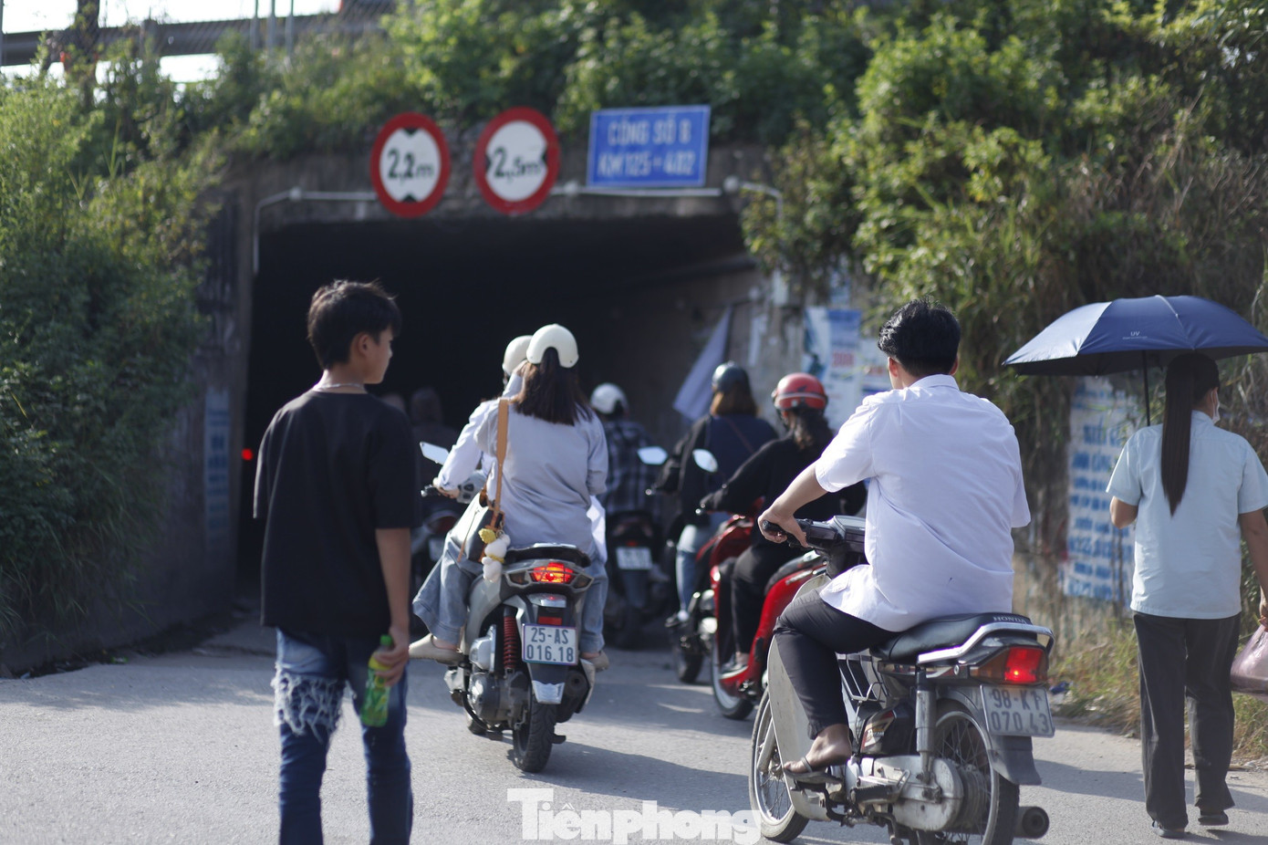 Chủ tịch tỉnh Bắc Ninh xử lý điểm 'nóng' ùn tắc giao thông khu công nghiệp- Ảnh 1.