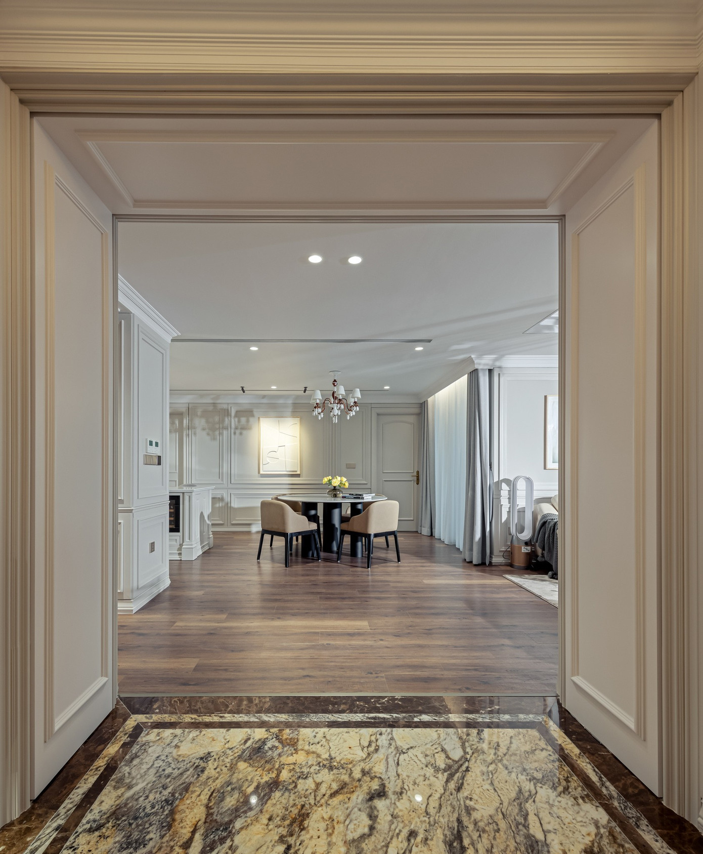 Quá trình biến đổi Penthouse từ phong cách Tân cổ điển sang hiện đại- Ảnh 4. Quá trình biến đổi Penthouse từ phong cách Tân cổ điển sang hiện đại- Ảnh 4.