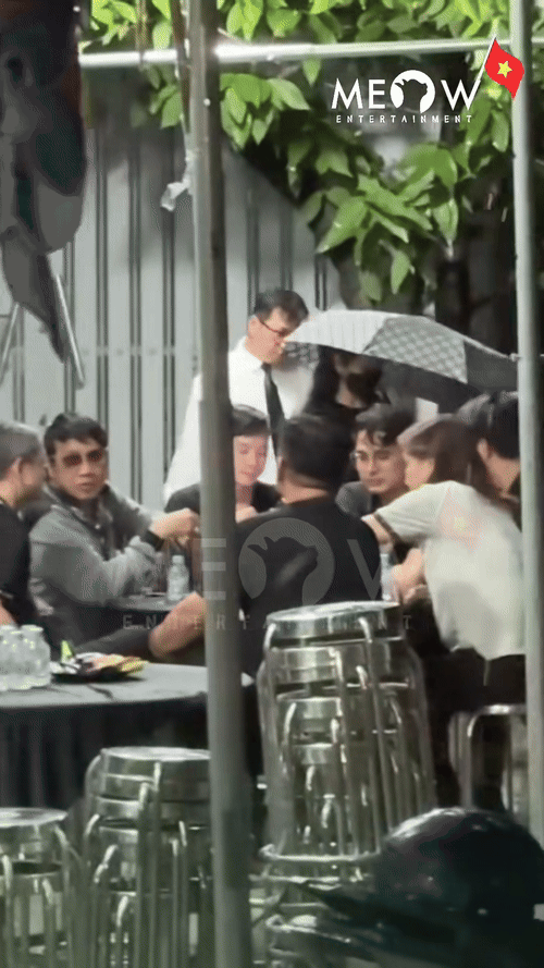 Tang lễ diễn viên Ngọc Trinh: NS Thành Lộc - Việt Hương đến tiễn biệt, dàn sao gửi hoa chia buồn- Ảnh 6.