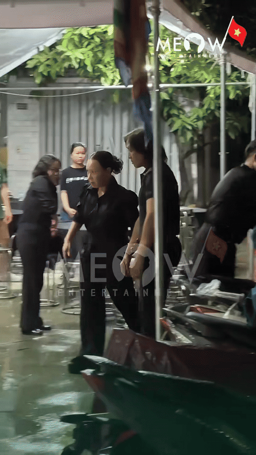 Tang lễ diễn viên Ngọc Trinh: NS Thành Lộc - Việt Hương đến tiễn biệt, dàn sao gửi hoa chia buồn- Ảnh 2.