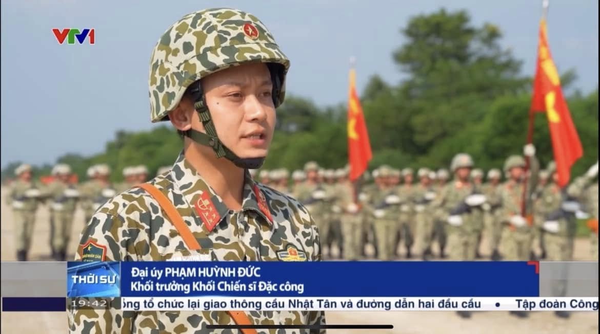 Sau màn trả lời EQ “đỉnh chóp” viral MXH, khối trưởng khối đặc công tiết lộ hậu phương vững chắc- Ảnh 1. Sau màn trả lời EQ “đỉnh chóp” viral MXH, khối trưởng khối đặc công tiết lộ hậu phương vững chắc- Ảnh 1.