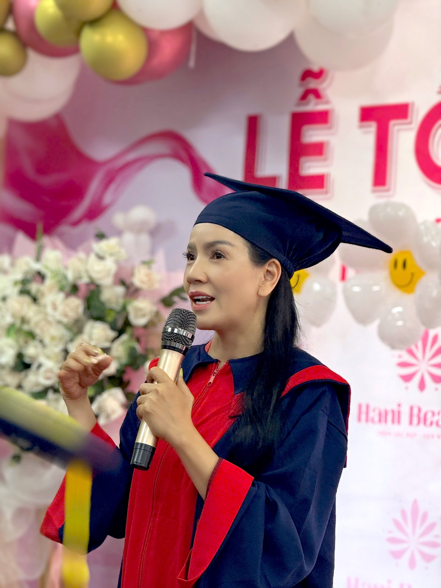 Tang lễ diễn viên Ngọc Trinh: NS Thành Lộc - Việt Hương đến tiễn biệt, dàn sao gửi hoa chia buồn- Ảnh 9.