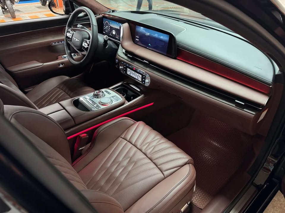 Hàng hiếm Genesis G90 gần như mới giá 5,1 tỷ đồng đắt ngang S-Class ‘đập hộp’: Ghế sau như Maybach, ADAS hơn xe Đức- Ảnh 5. Hàng hiếm Genesis G90 gần như mới giá 5,1 tỷ đồng đắt ngang S-Class ‘đập hộp’: Ghế sau như Maybach, ADAS hơn xe Đức- Ảnh 5.