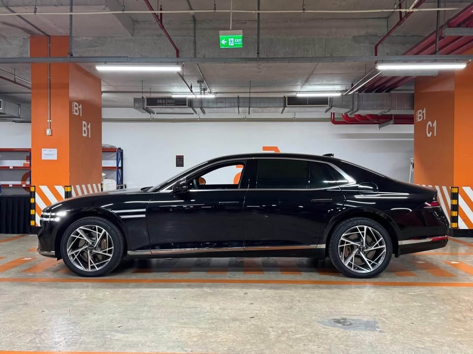 Hàng hiếm Genesis G90 gần như mới giá 5,1 tỷ đồng đắt ngang S-Class ‘đập hộp’: Ghế sau như Maybach, ADAS hơn xe Đức- Ảnh 3. Hàng hiếm Genesis G90 gần như mới giá 5,1 tỷ đồng đắt ngang S-Class ‘đập hộp’: Ghế sau như Maybach, ADAS hơn xe Đức- Ảnh 3.